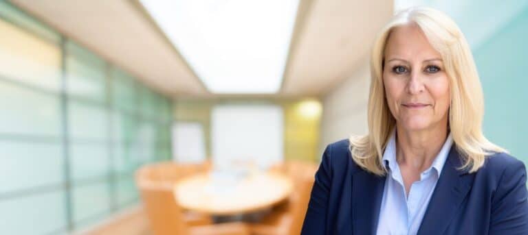 Picture of Lynne Moody with blurred office background - outsourced HR support in Fareham