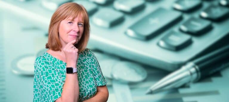 Head and shoulders image of a women on a blurred background - Financial independence in HR consultancy