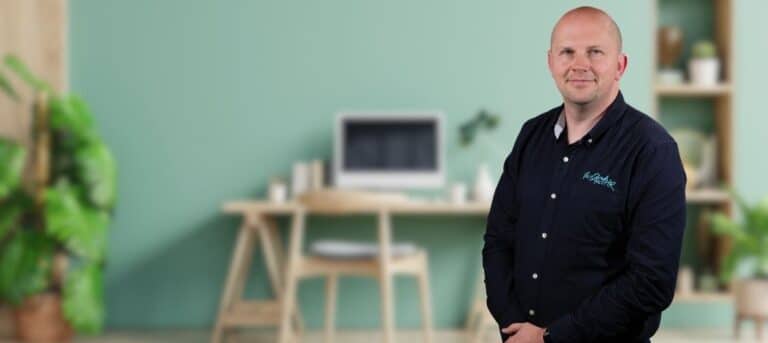Image of Mark Rogers with a blurred office background - lessons for new HR consultants