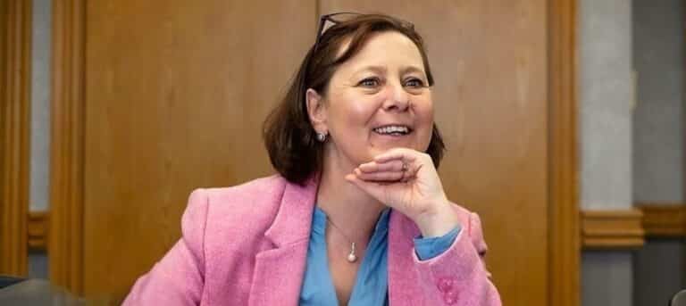 Head and shoulders of HR consultant Laura Cavaliere - financial independence in HR consultancy